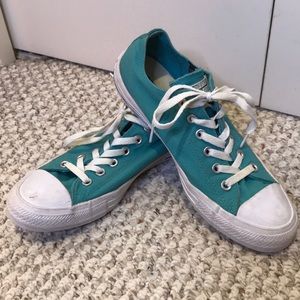 Teal low-top converse (women’s 9, men’s 7)